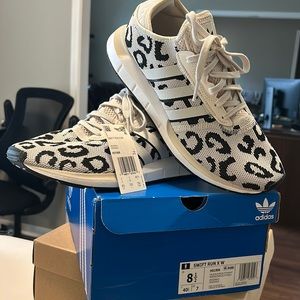Women’s 8.5 Adidas Swift Run Leopard Print 8 1/2
